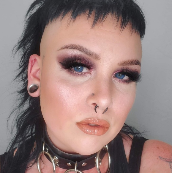 Meet your Posher, Amanda - Picture 1 of 1